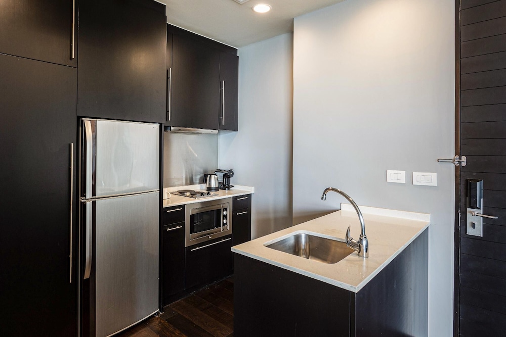 One Bedroom Club Suite King City View