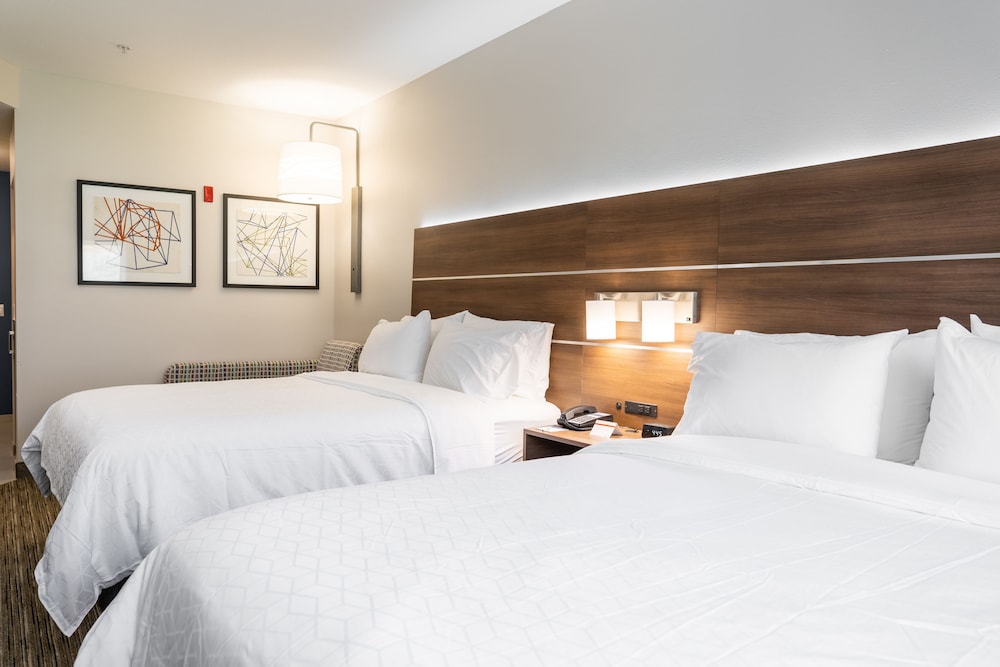 Standard Room, 2 Queen Beds - Photo 3