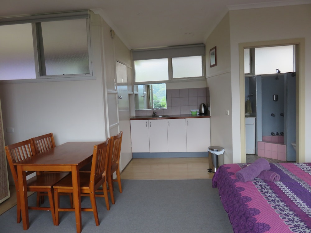 Family Room, Non Smoking, Kitchenette (Standard Family Room) photo 3