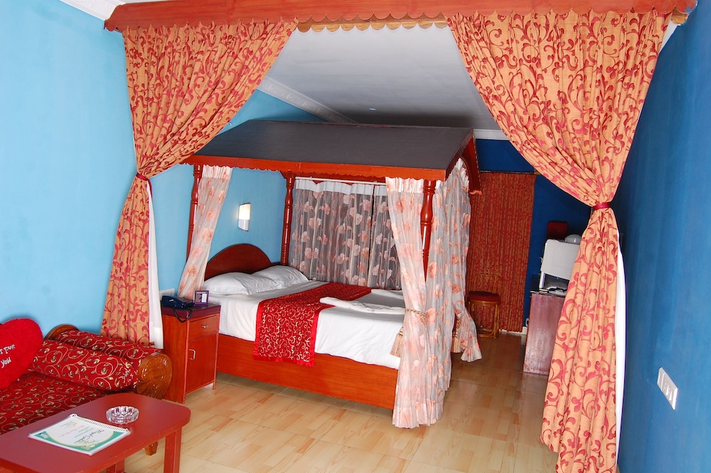 Apple Honeymoon Suite