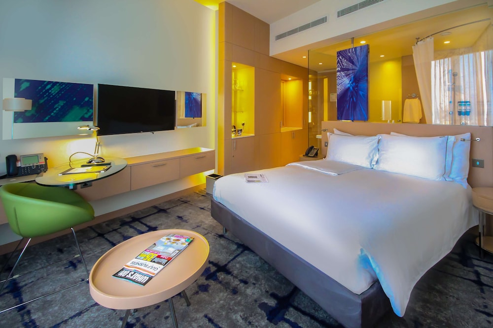 Standard Hip Room