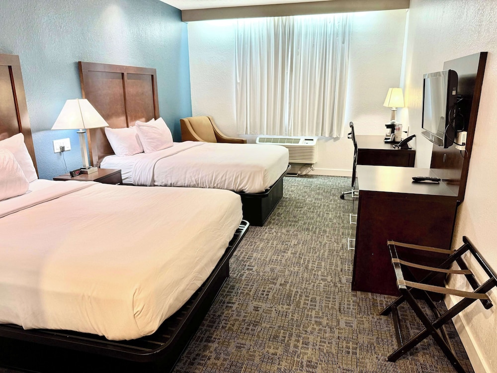 Room, 2 Queen Beds, Non Smoking - Photo 3