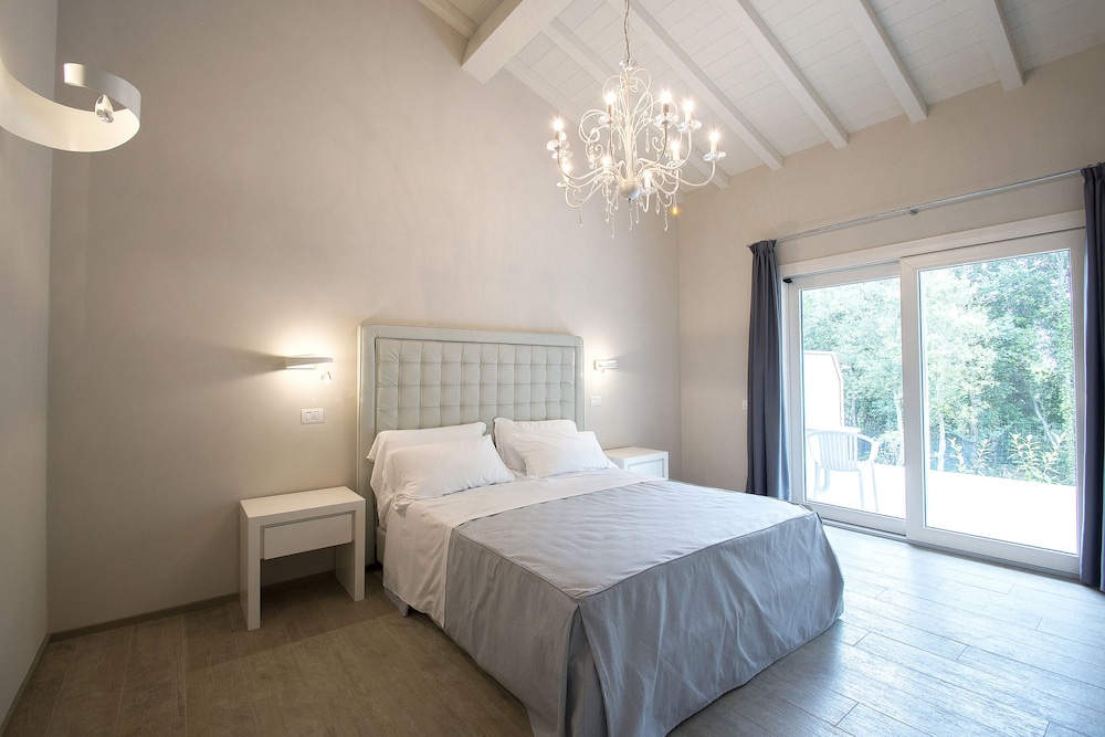 Deluxe Room, Balcony photo 1