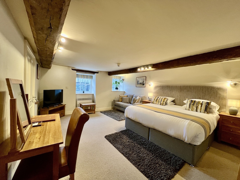 Superior Double or Twin Room, Ensuite (Room 4 Beaumaris- Junior)