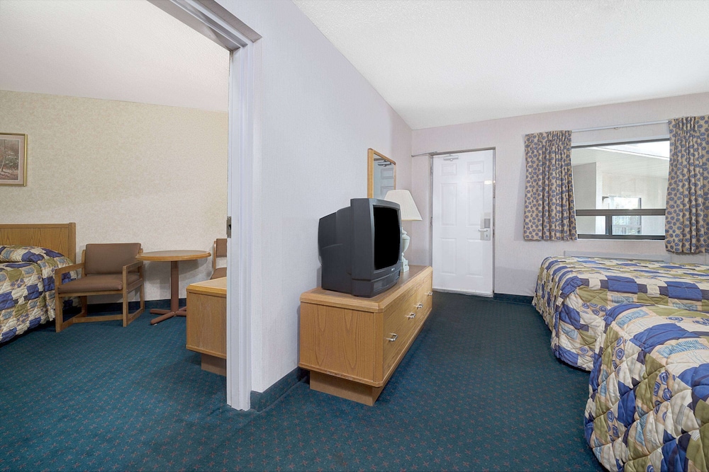 Suite, Multiple Beds, Non Smoking photo 1