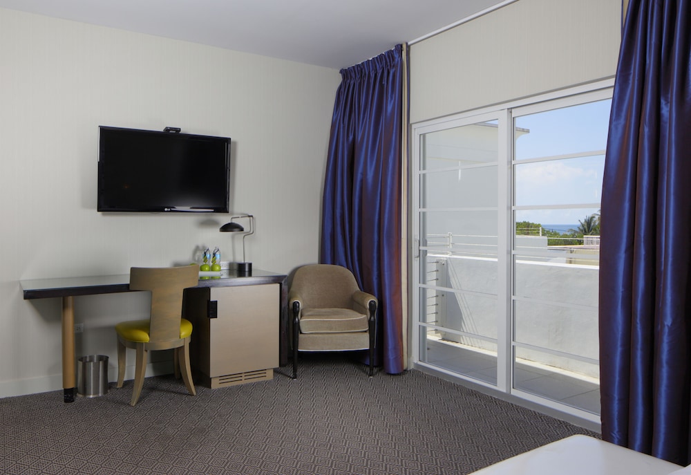 Deluxe Room, 1 King Bed - Photo 5