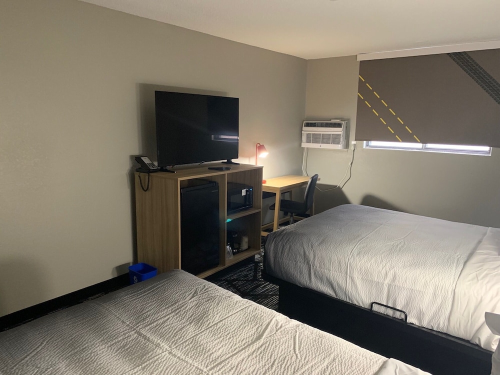 Room, 2 Double Beds, Non Smoking - Photo 4