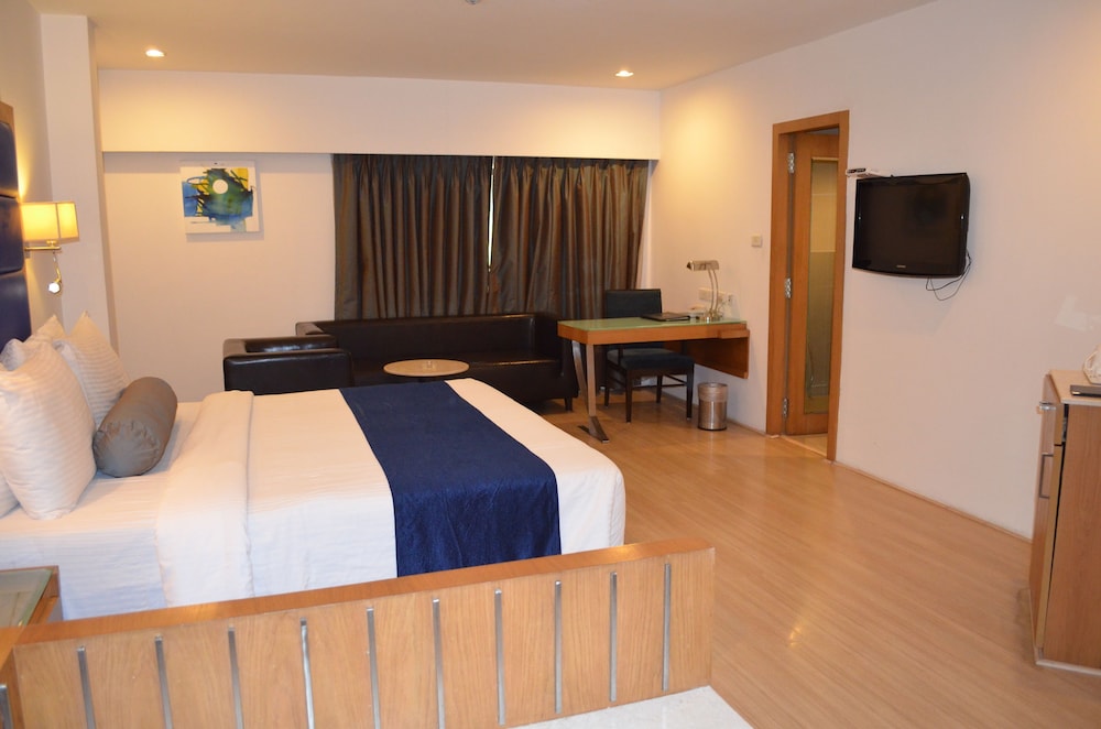 Deluxe Double or Twin Room, 1 Bedroom, Non Smoking, City View photo 3