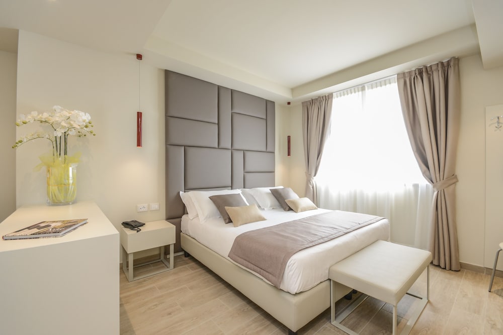 Superior Suite, Lake View