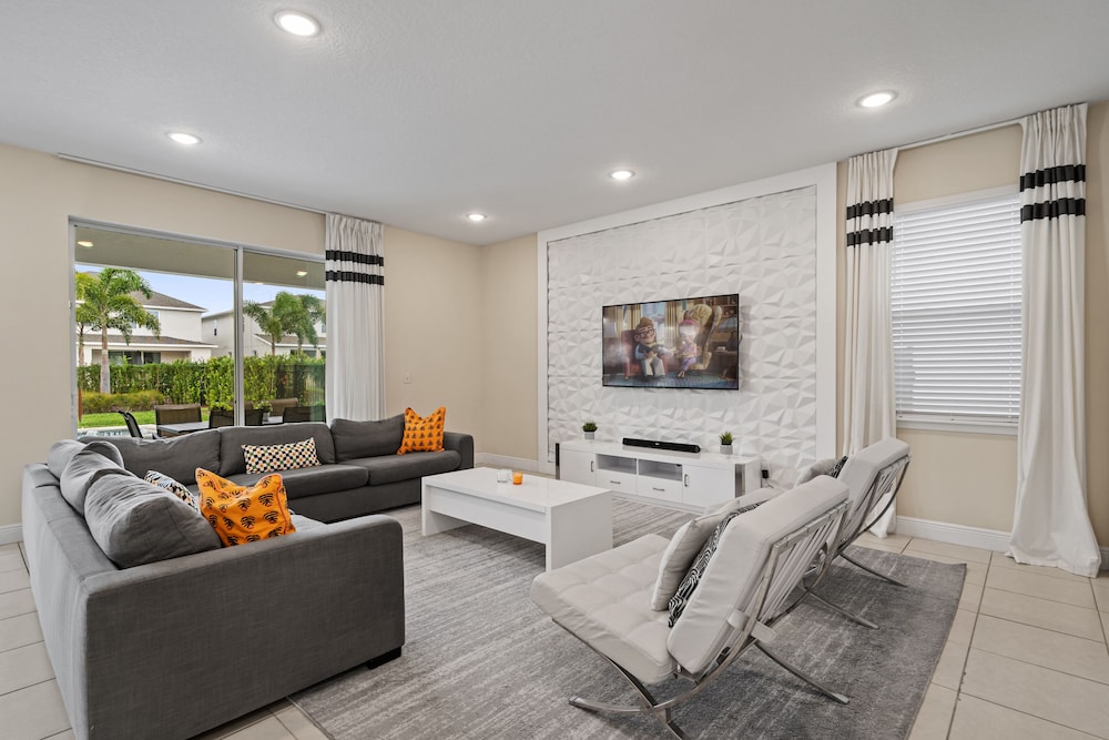 Encore Resort 6 Bedroom Vacation Home with Pool (2015)