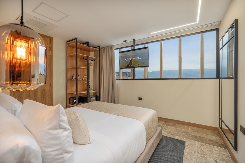 Standard Room (702)
