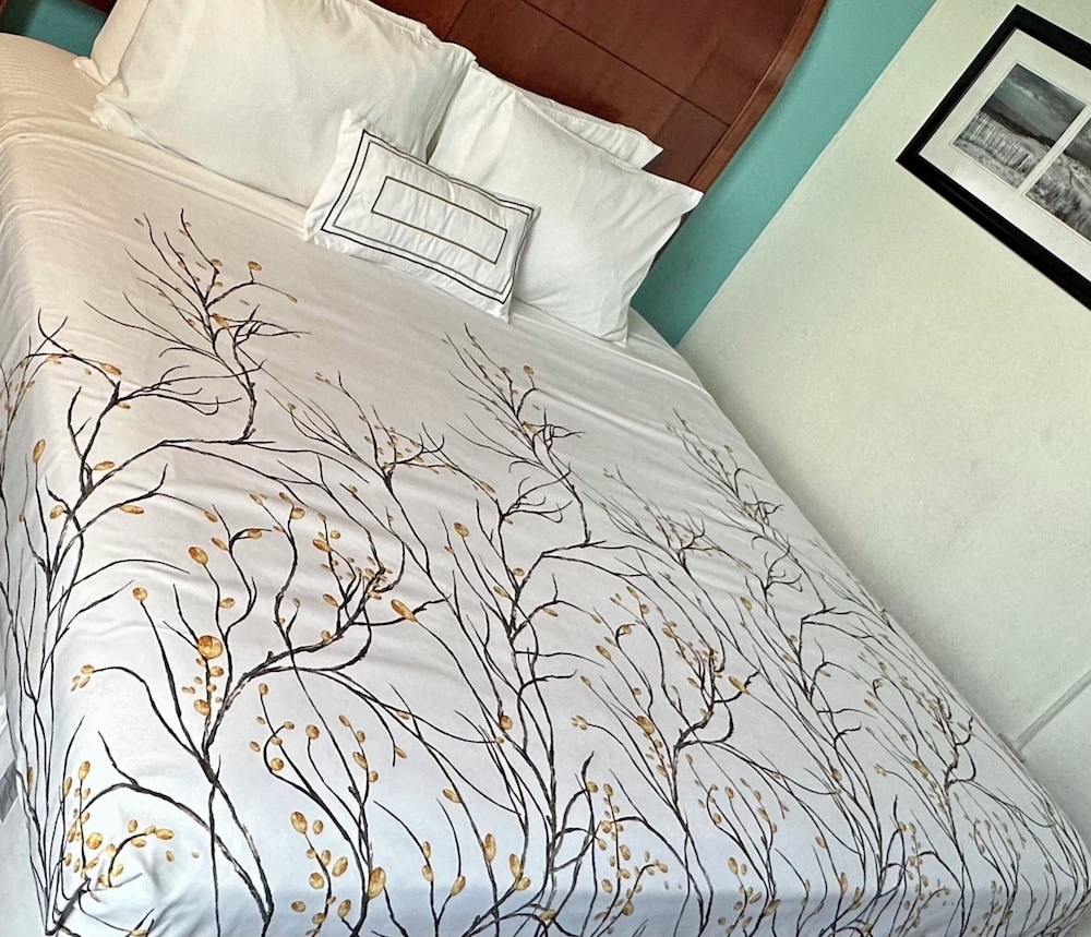 Standard Room, 1 King Bed - Photo 11