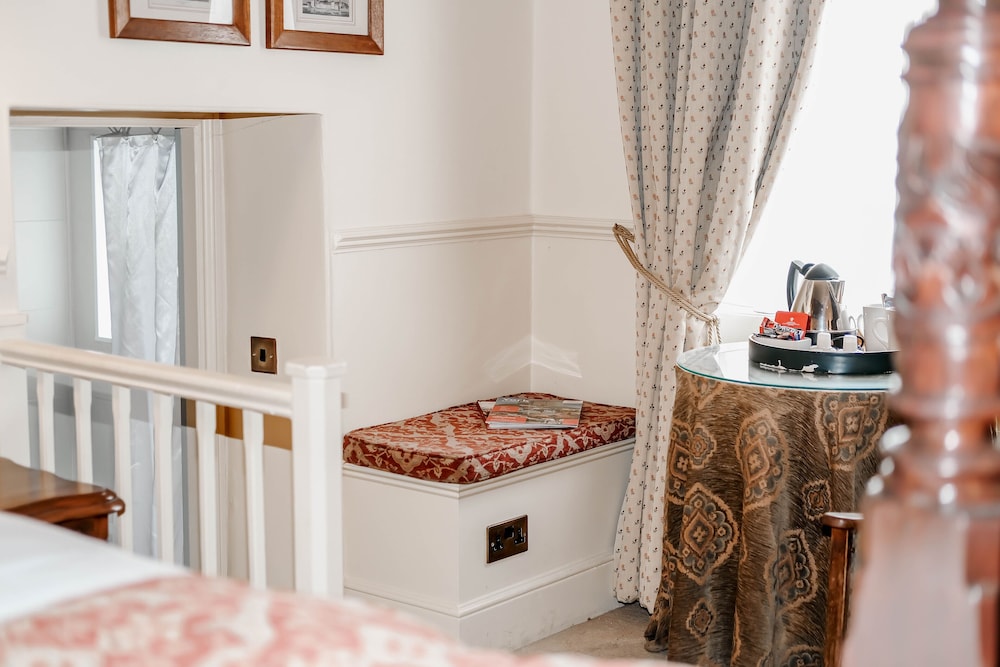Standard Room, 1 Queen Bed, Non Smoking (Canopy Bed) - Photo 9