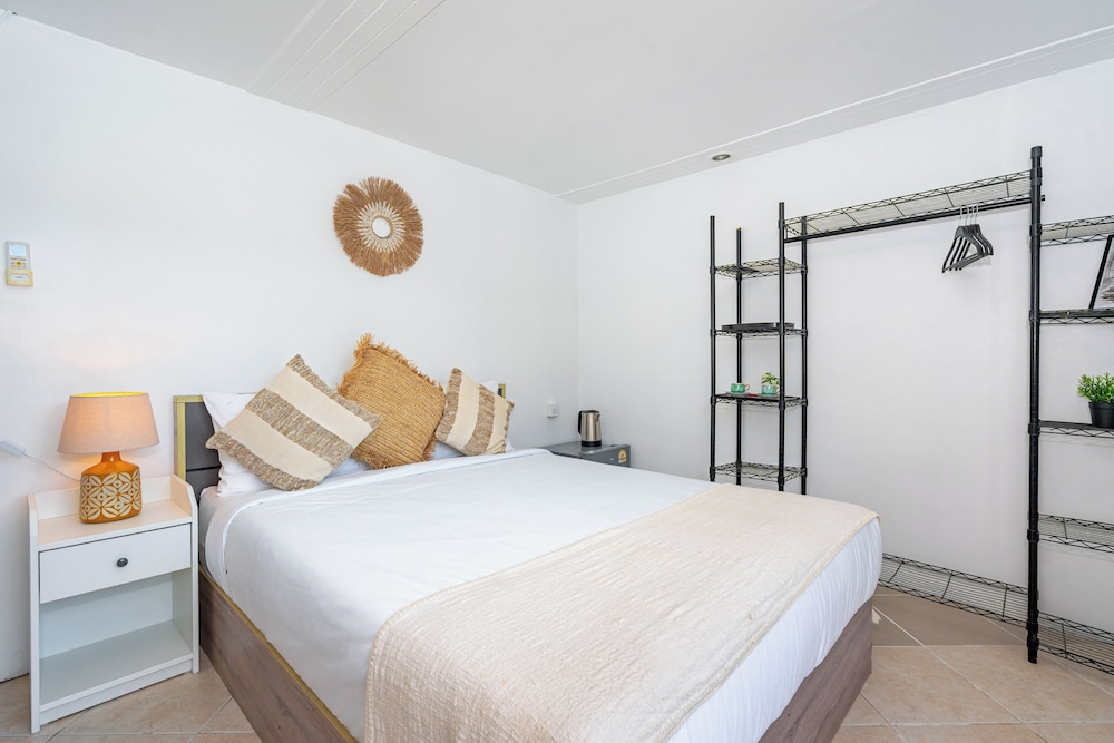 Standard Queen Room - Photo 6