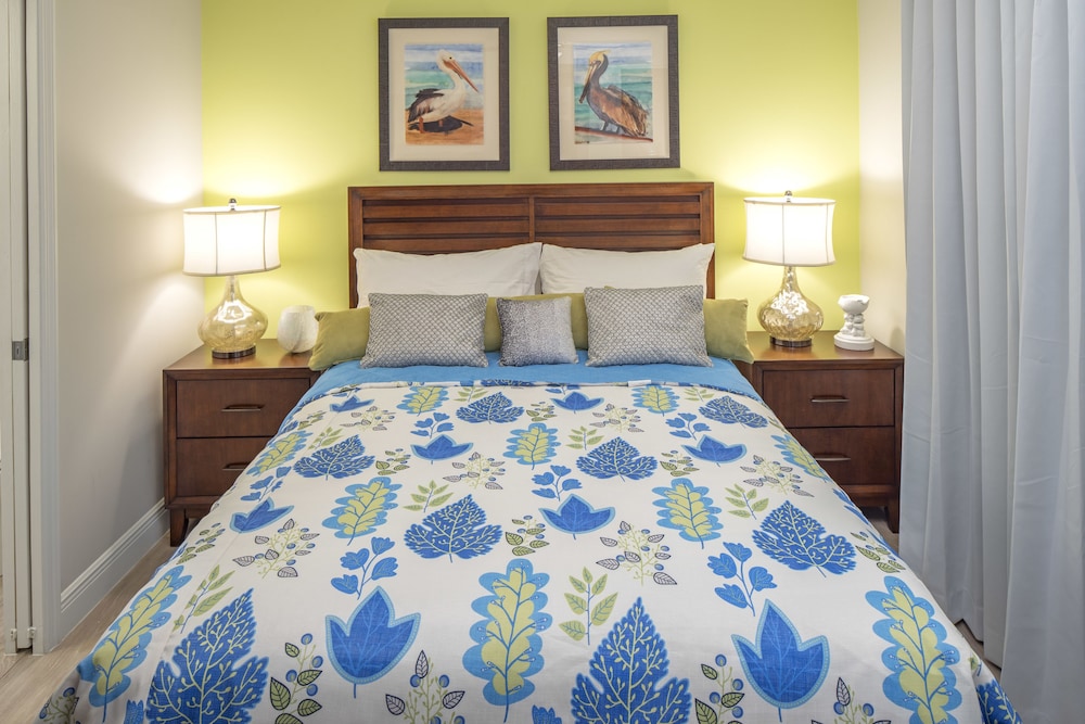 Suite, 1 Bedroom, Kitchen, Poolside photo 1