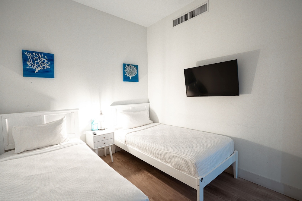 Family Apartment, Multiple Beds, Balcony, Partial Ocean View photo 3