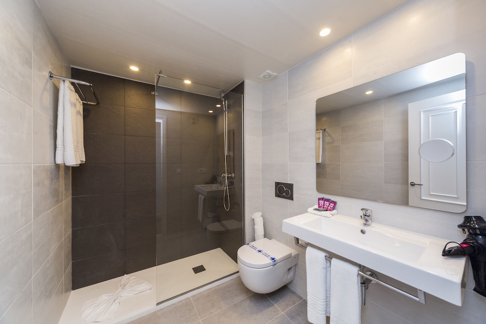 Apartment, 2 Bedrooms, Balcony (Suites 3 Adults), photo 6
