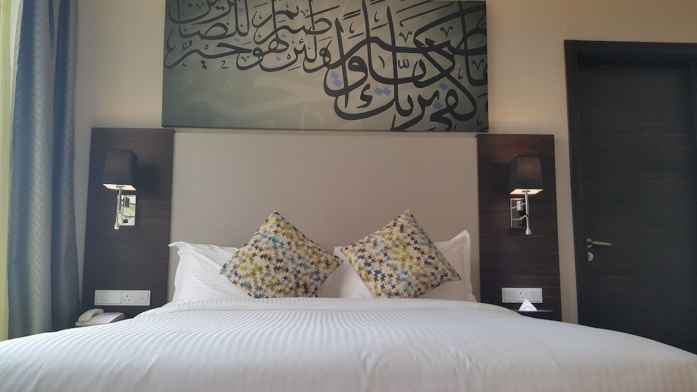 Standard Double Room, 1 King Bed photo 3