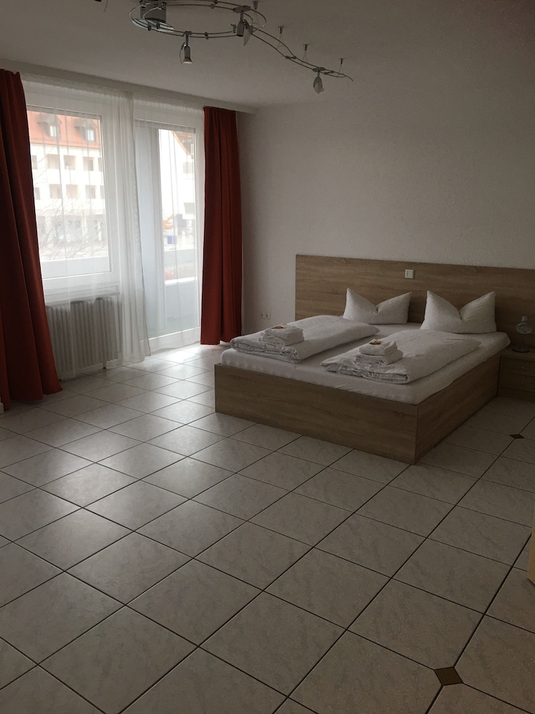 Basic Apartment, 4 Bedrooms, Kitchen photo 2