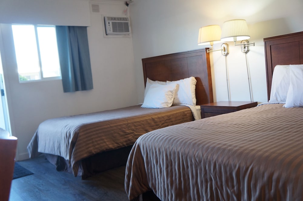 Standard Room, 2 Double Beds - Photo 12