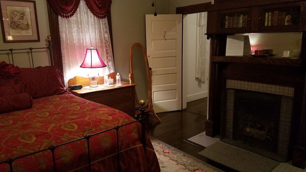 Standard Room, 1 Queen Bed, Non Smoking (Rose Room) photo 1