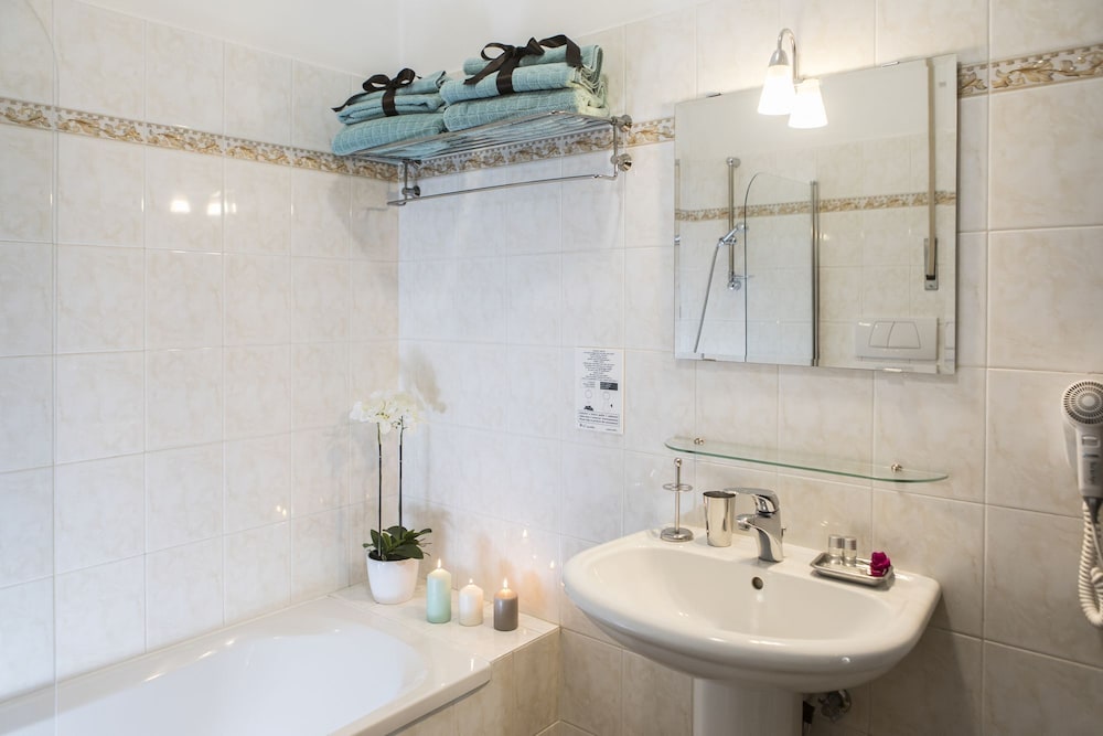 Classic Triple Room photo 3