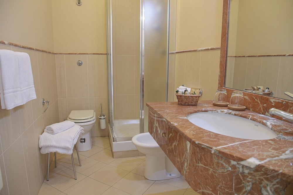 Deluxe Suite, Sea View - Photo 7