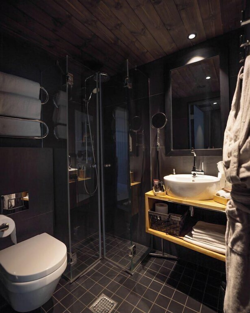 Arctic Treehouse Suite Double and View photo 3