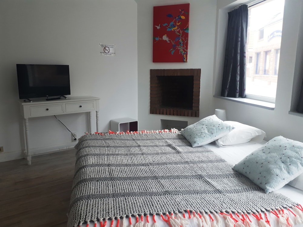 Family Room - Photo 2