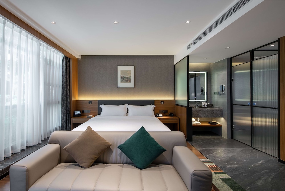 Superior Room, 1 King Bed