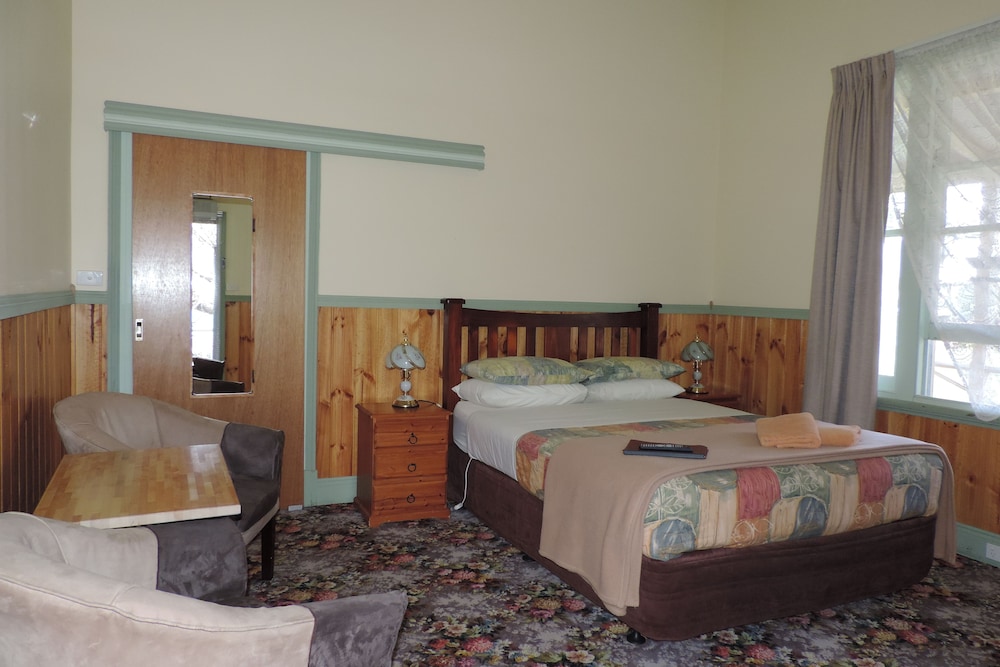 Standard Suite, 1 Bedroom, Non Smoking, Balcony (Motel Queen  Unit) photo 2