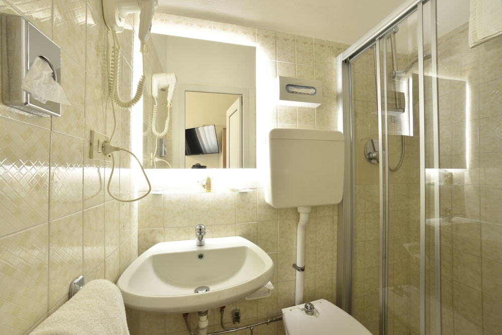 Economy Double Room Single Use photo 2