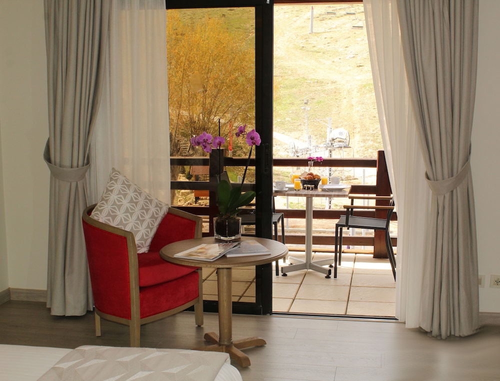 Premium Room, 1 King Bed, Garden View - Photo 3