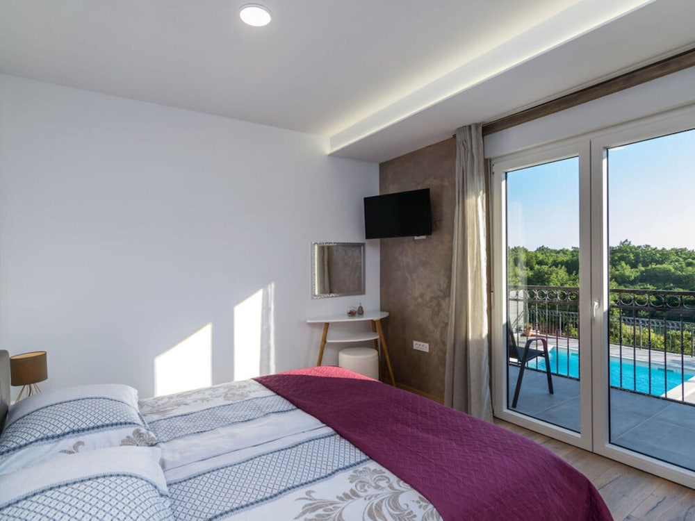 Villa photo 1