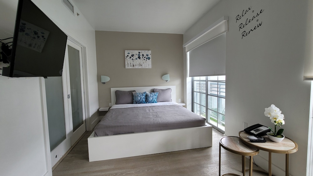 Deluxe King Suite Top Floor