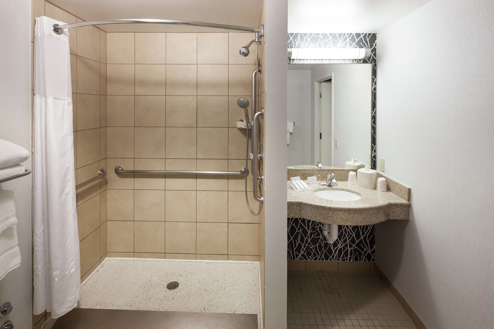 Room, Accessible - Photo 7