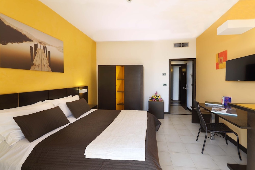 Double Room, Balcony, Sea View - Photo 2