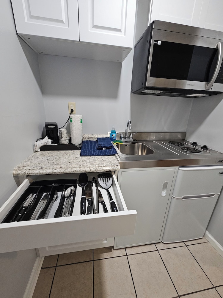 2 Double Beds with Kitchenette, Poolside photo 3