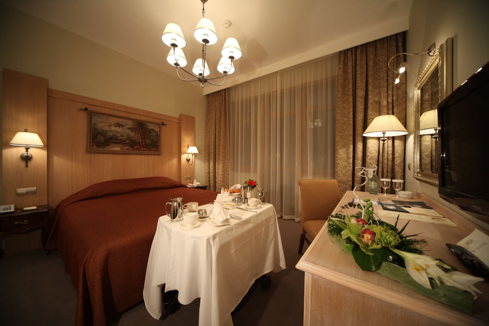 Deluxe Double or Twin Room photo 1