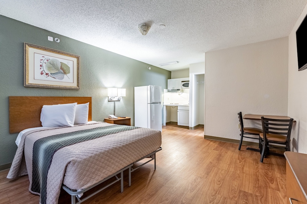 Studio, 1 Queen Bed, Accessible, Smoking - Photo 1