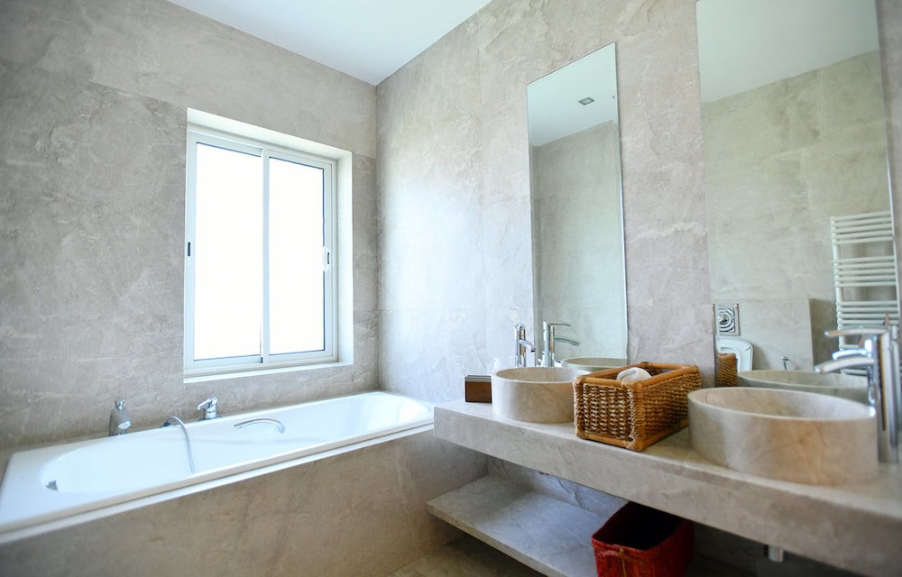 Villa photo 2