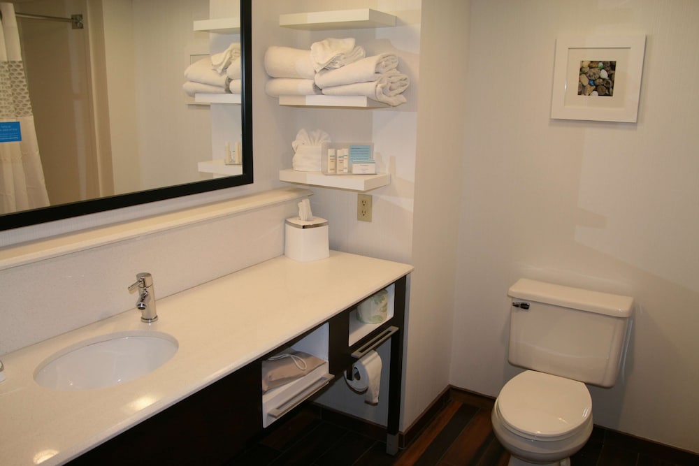 Room, 2 Queen Beds, Non Smoking, Refrigerator - Photo 6
