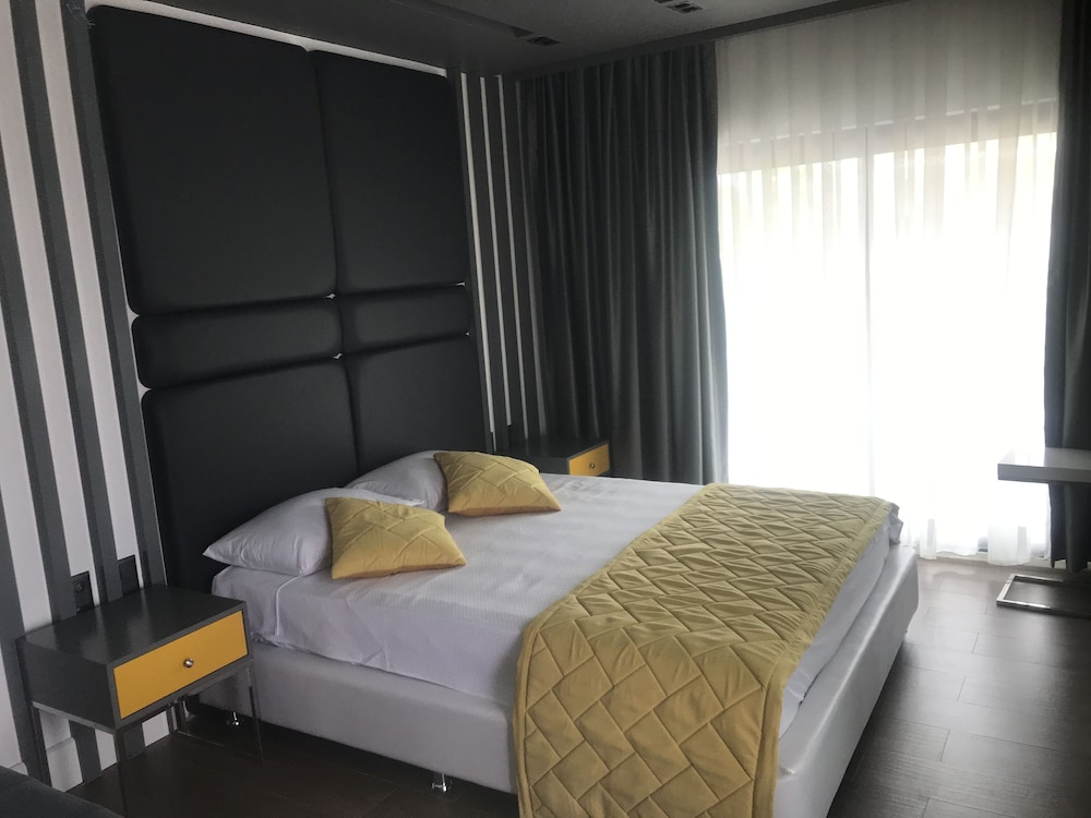 Deluxe Double Room - Photo 13