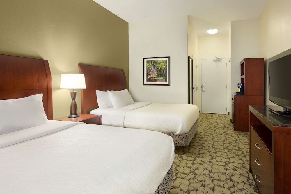 Room, 2 Queen Beds, Mobility/Hearing Accessible RI Shower - Photo 3