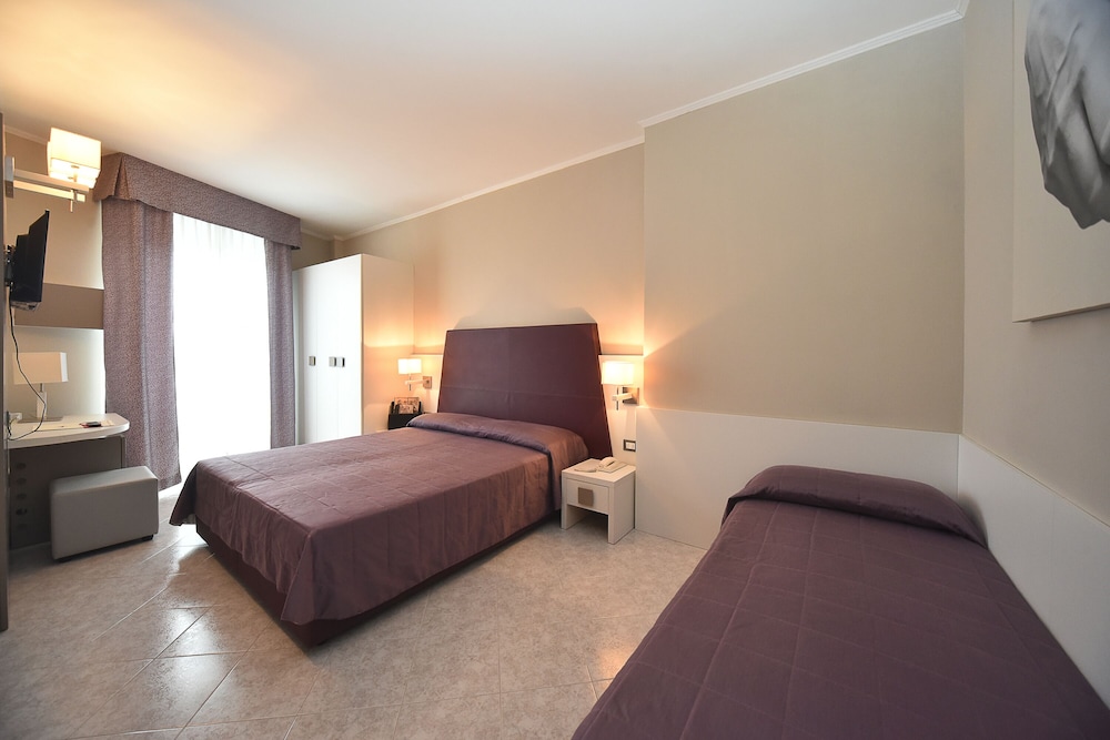 Comfort Room, 2 Bedrooms, Connecting Rooms