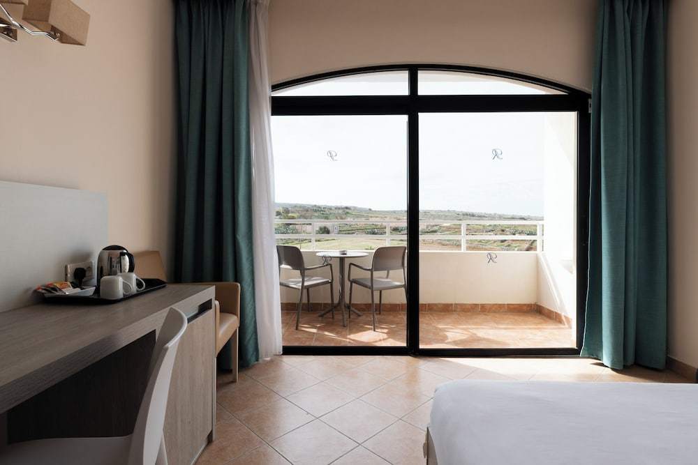 Standard Double or Twin Room, Balcony (Land view) - Photo 1