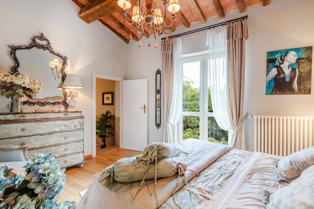 Villa photo 1