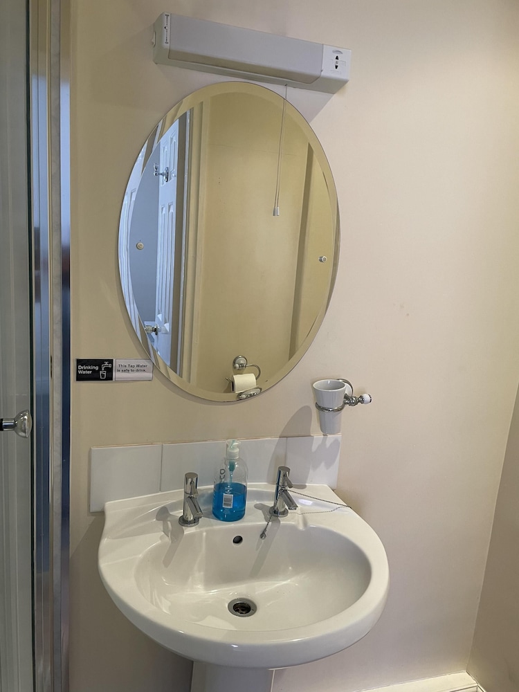 Basic Double Room, Shared Bathroom photo 2