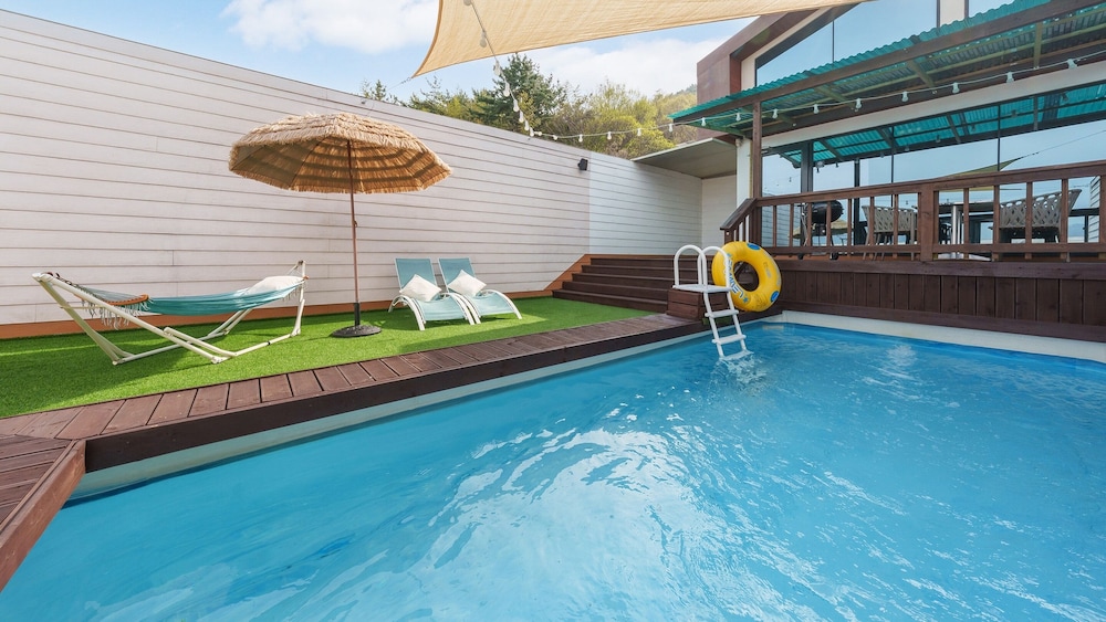 Basic Room, 1 Bedroom (Unit 5 (Pet/Private Pool /BBQ))