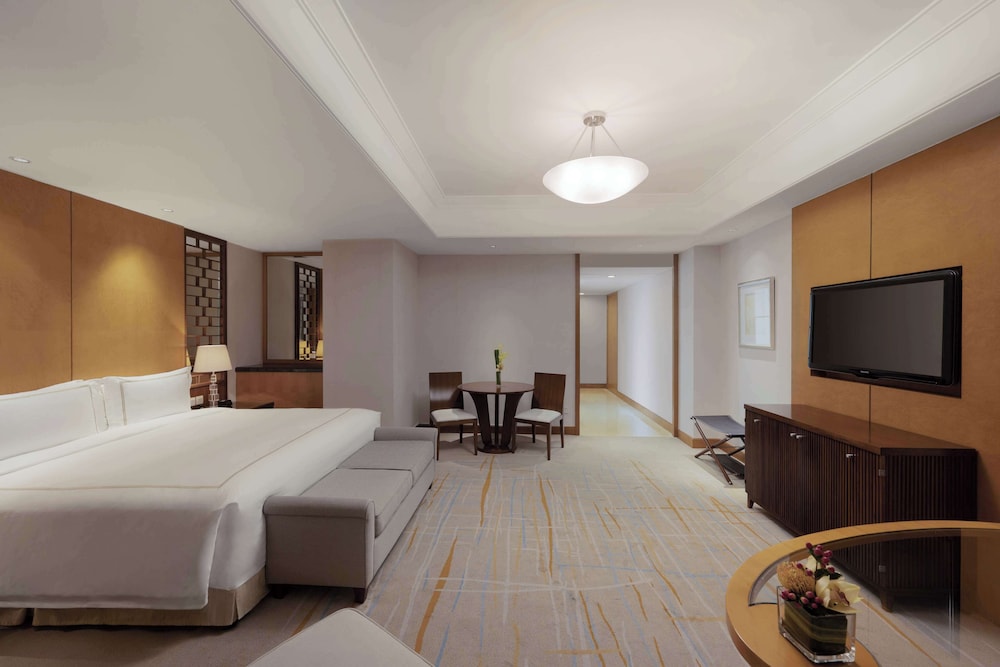 Executive Room, 1 King Bed, Club Lounge Access - Photo 5